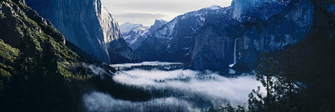 Mist filling up the valley at Yosemite National Park from Inspiration Point