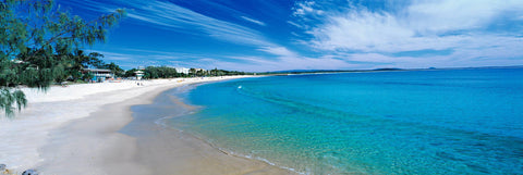 White sand beaches and turquoise ocean at Main Beach Australia at mid day